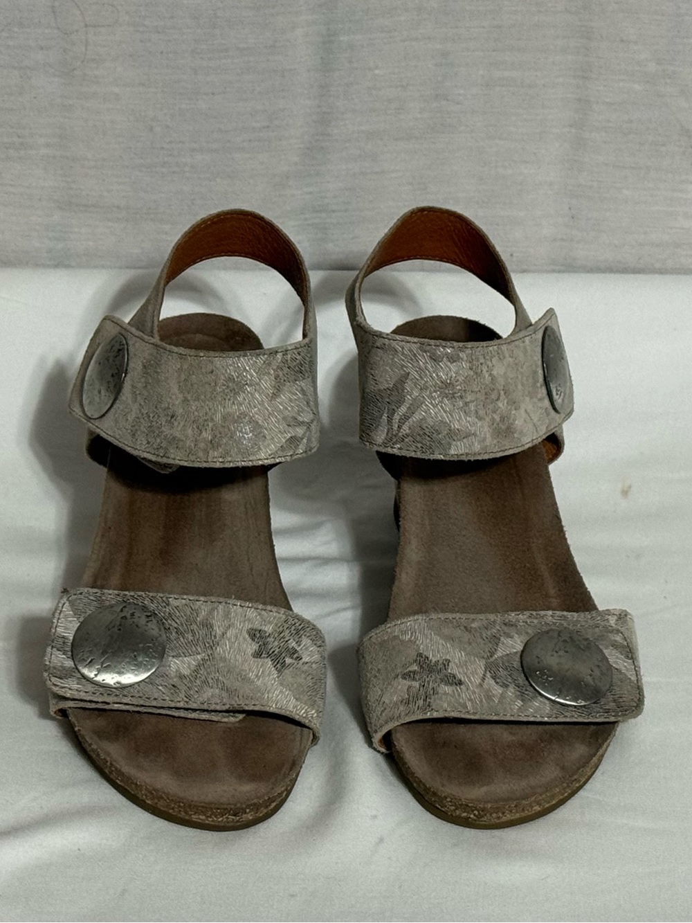 Taos Carousel 2 Gray Metallic Leather Comfort Wedge Sandals EU 37 US 6.5